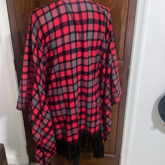 Plaid kimono with fringe along the bottom - Picture 3 of 4